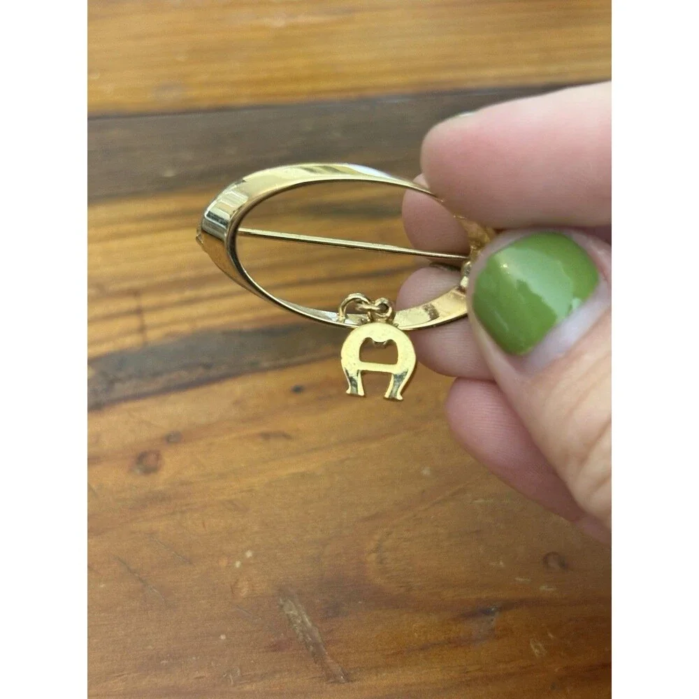 Vintage Gold Tone Aigner Brooch Pin 1” - Picture 2 of 8